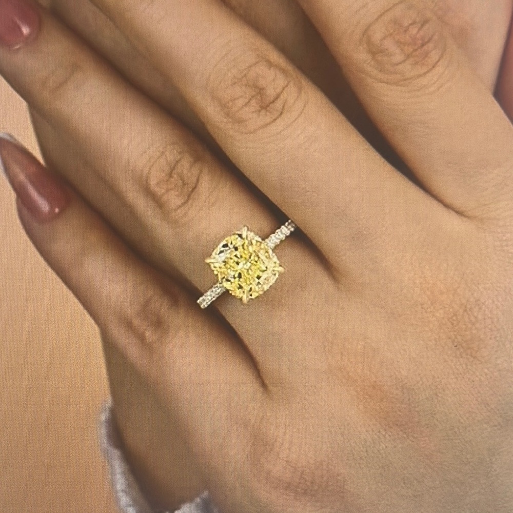 Elegant Yellow Gold Diamond Ring